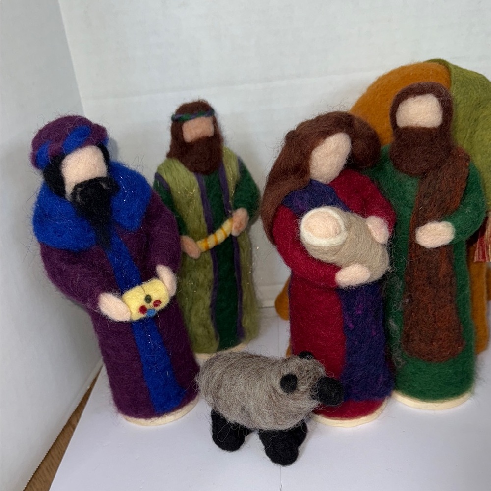 Handcrafted Felt Nativity Set - Picture 5 of 16